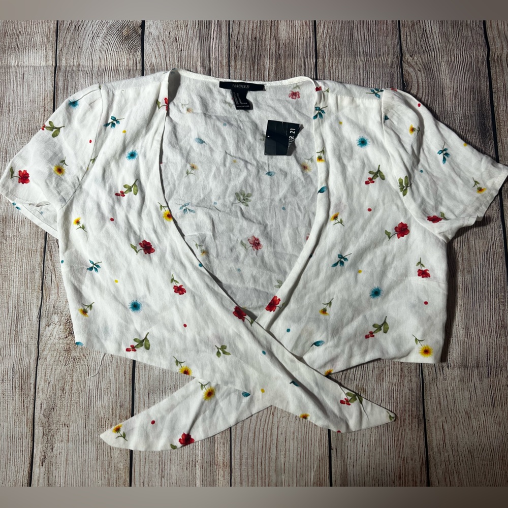 FOREVER 21 Tie Crop Top